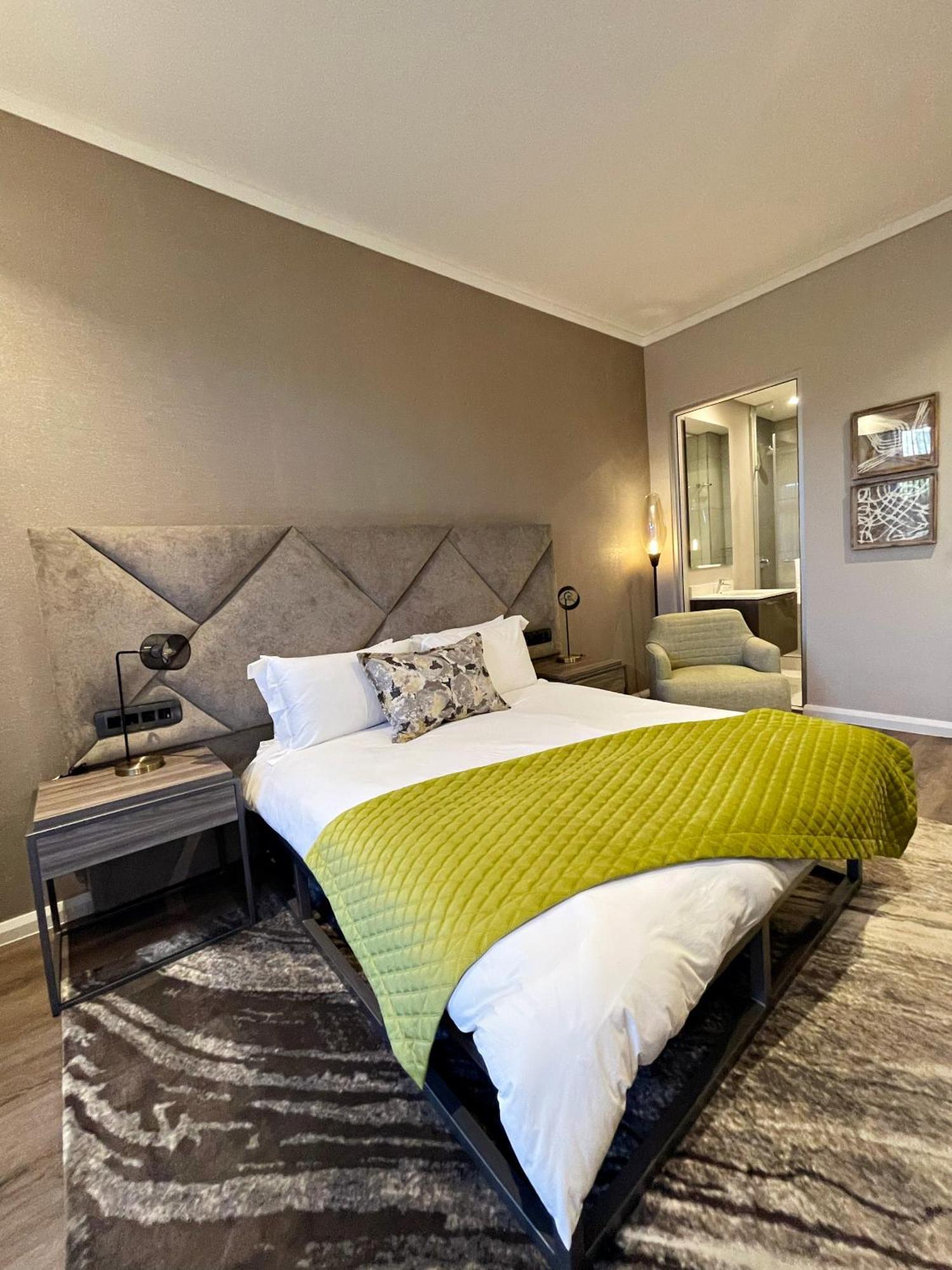 Menlyn Maine Luxury Rentals Pretoria Exterior foto